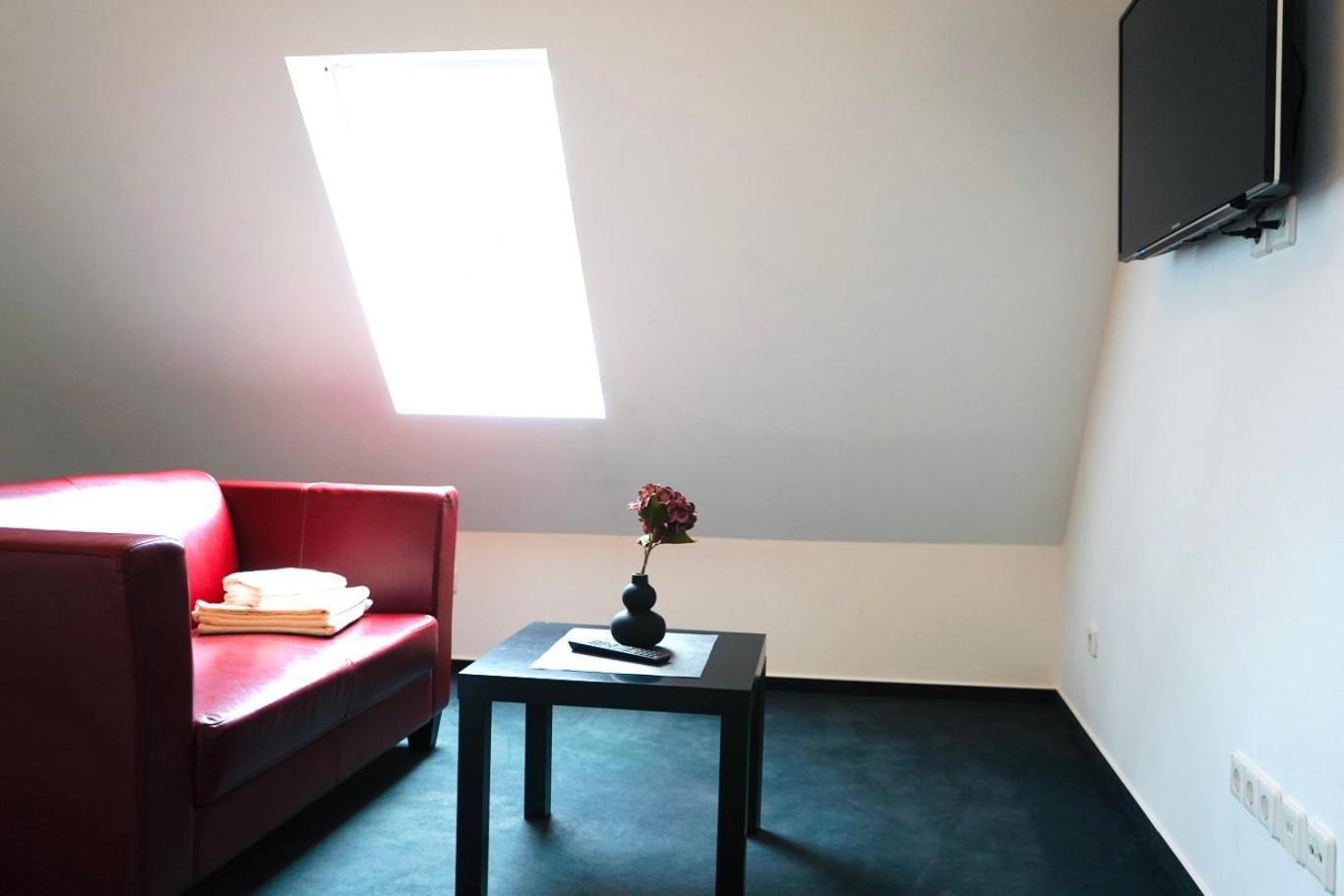 Haus Im Gruenen Fuer 6 Personen-3 Schlafzimmer- 3 Baedern -Waschmaschine-Grosse Terrasse- Vollausgestattete Kueche Wolfsburg Dış mekan fotoğraf