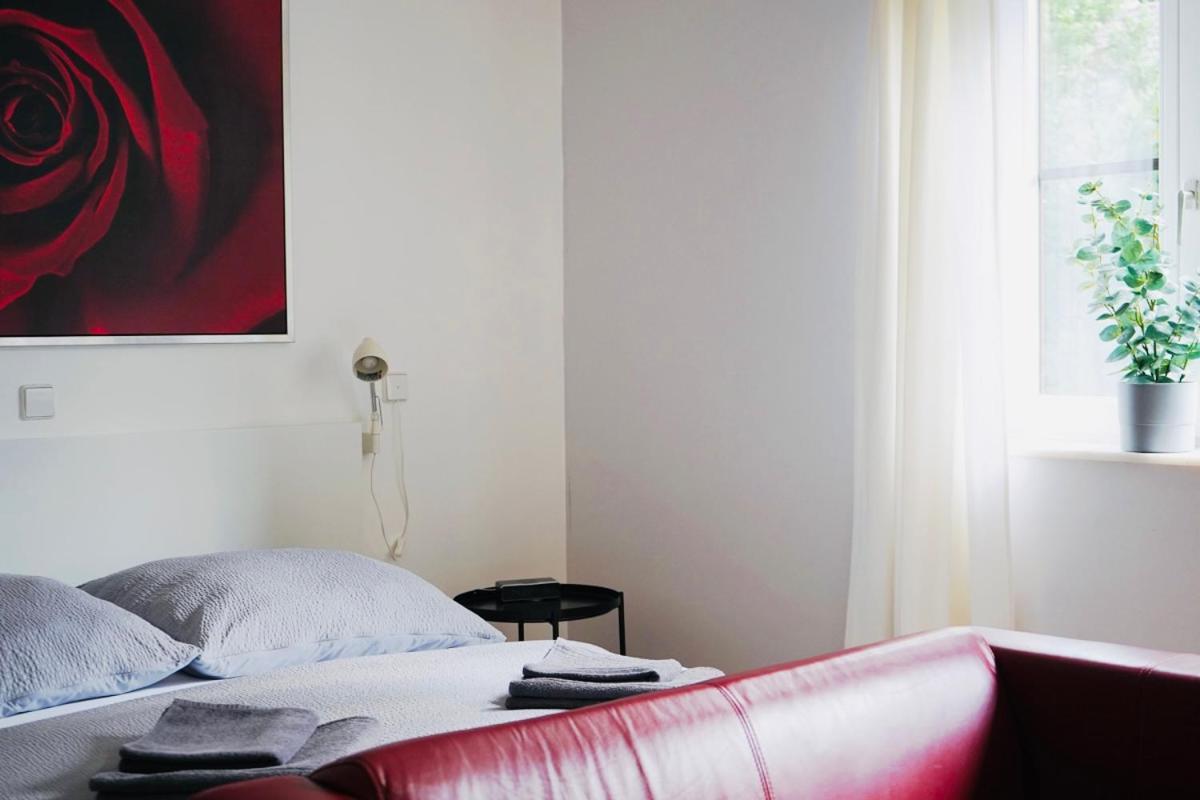 Haus Im Gruenen Fuer 6 Personen-3 Schlafzimmer- 3 Baedern -Waschmaschine-Grosse Terrasse- Vollausgestattete Kueche Wolfsburg Dış mekan fotoğraf